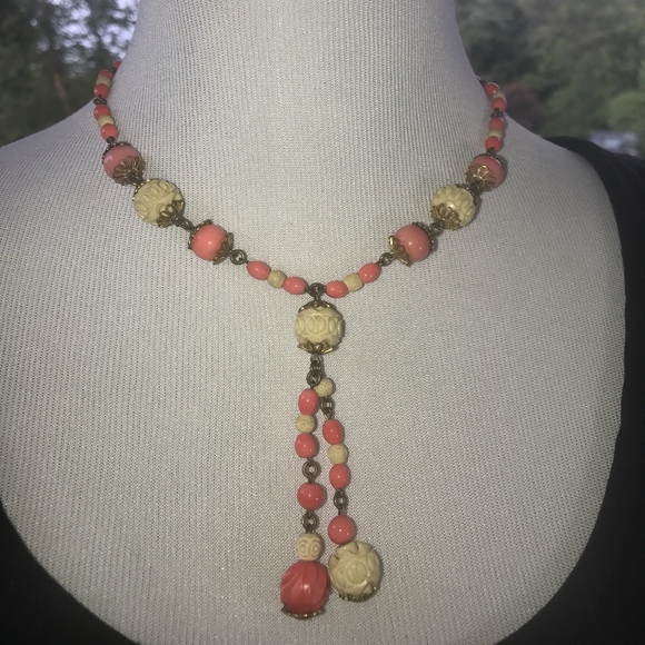 Beautiful Coral and Creme Art Deco Necklace - Picture 1 of 8